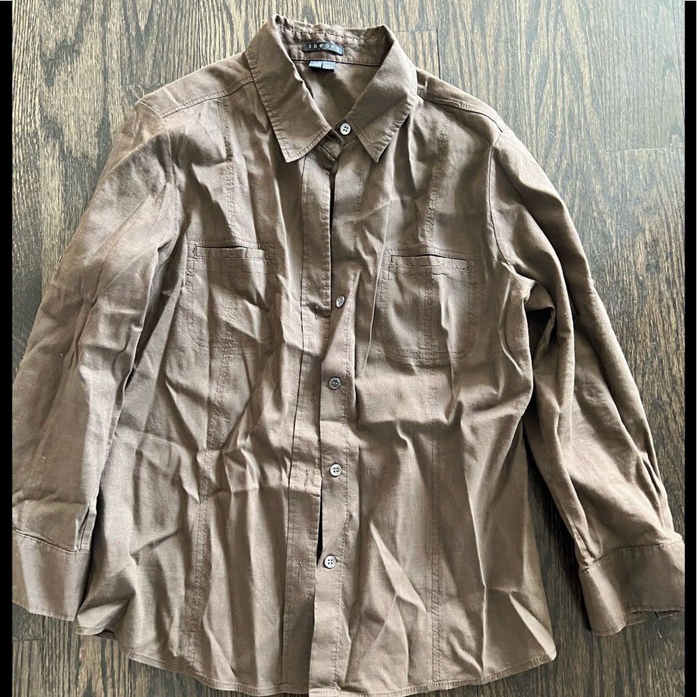 Theory button down